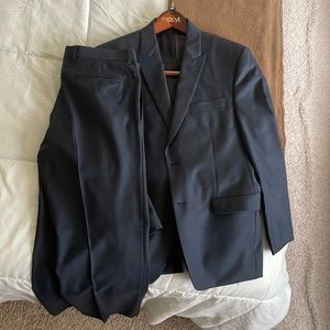 Men’s suit 38 short jacket, 31 x 30 pants, navy blue suit
